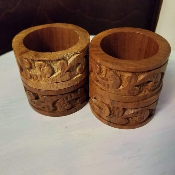 Vintage Set of 4 Carved Wooden Napkin Rings - Picture 5 of 9